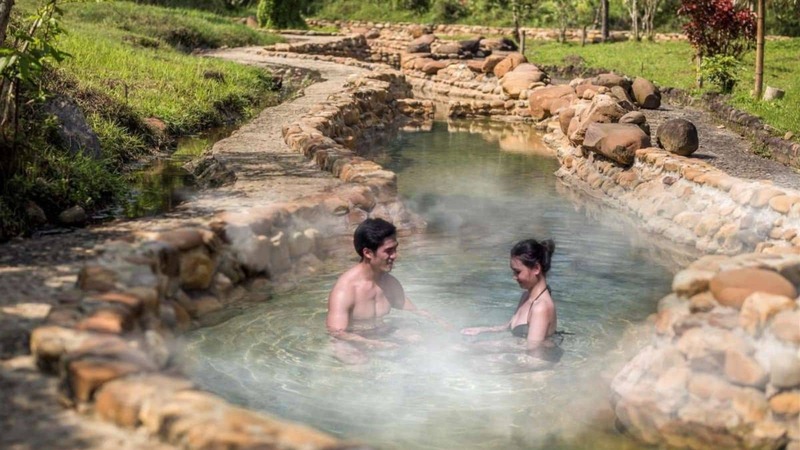 Suối nước nóng Đắk Tô