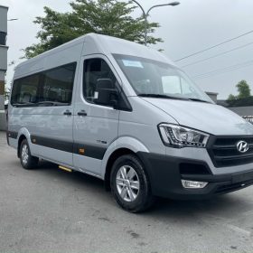 khách hàng thuê xe tại Hana Travel
