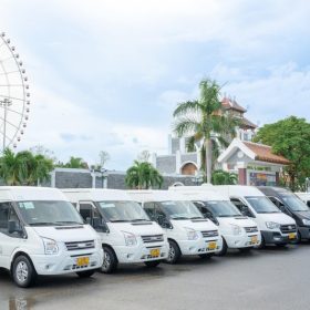 khách hàng thuê xe tại Hana Travel