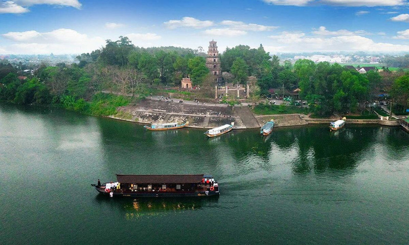 Đi du thuyền sông Hương Huế
