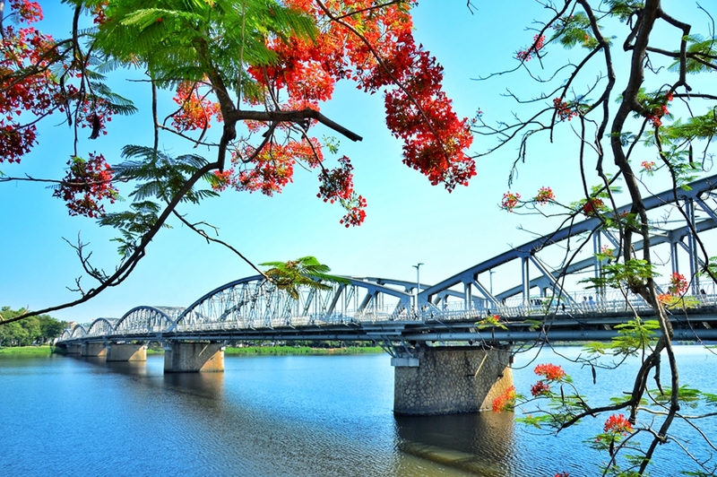 Chiêm ngưỡng vẻ đẹp dòng sông Hương thơ mộng