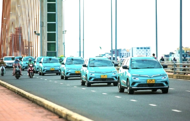 Thuê xe taxi để đi hải đăng Tiên Sa
