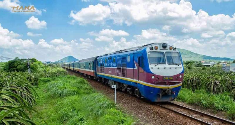 Di chuyển tới làng cổ Phong Nam bằng tàu hảo