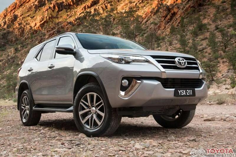 Fortuner sở hữu thiết kế ngoại thất hầm hố, mạnh mẽ, toát lên vẻ sang trọng