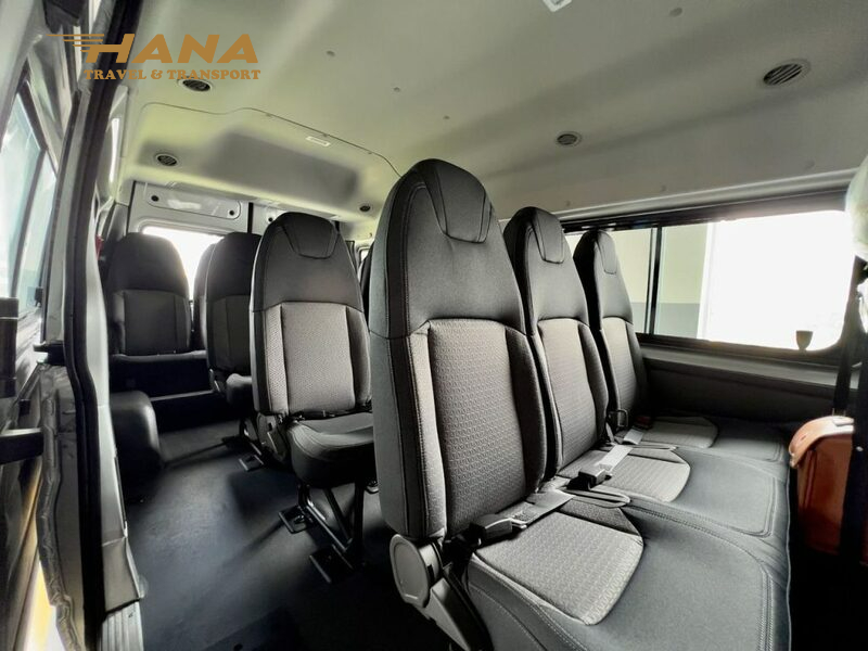 Xe Ford Transit được thiết kế với khoang hành khách rộng rãi