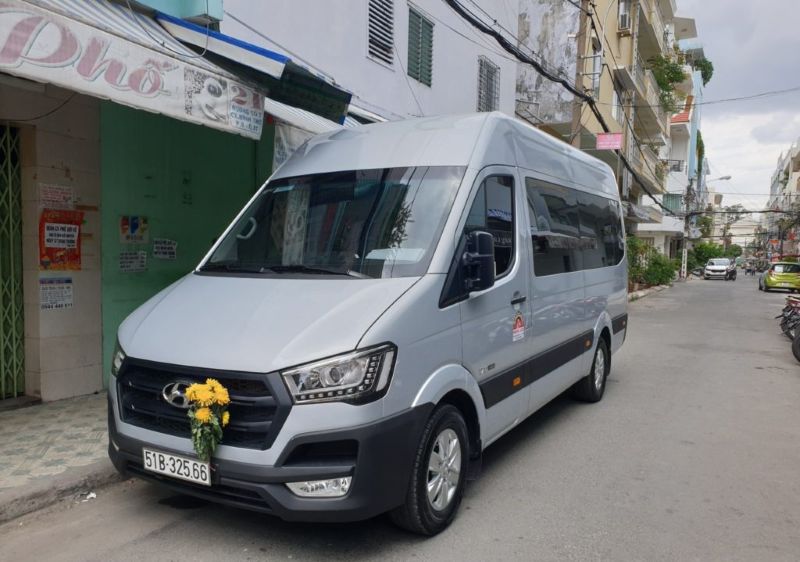 Hệ thống phanh ABS, hỗ trợ phanh khẩn cấp, giúp kiểm soát tốt trong điều kiện đường trơn trượt.