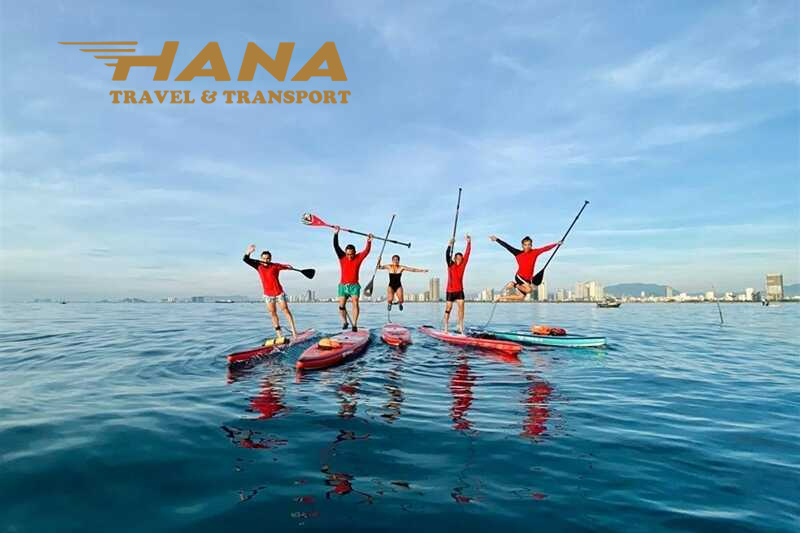 Chèo SUP tại bãi biển Mỹ Khê 