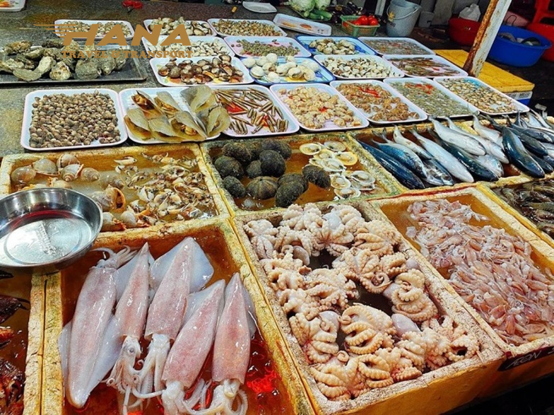 Hải sản đa dạng, tươi rói