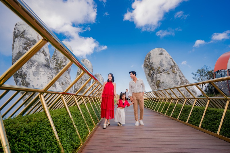 Thời tiết Bà Nà Hills dịu nhẹ du khách dễ dàng đến thăm những địa điểm nổi bật