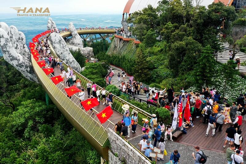 Cầu Vàng Bà Nà Hills - địa điểm du lịch nổi tiếng