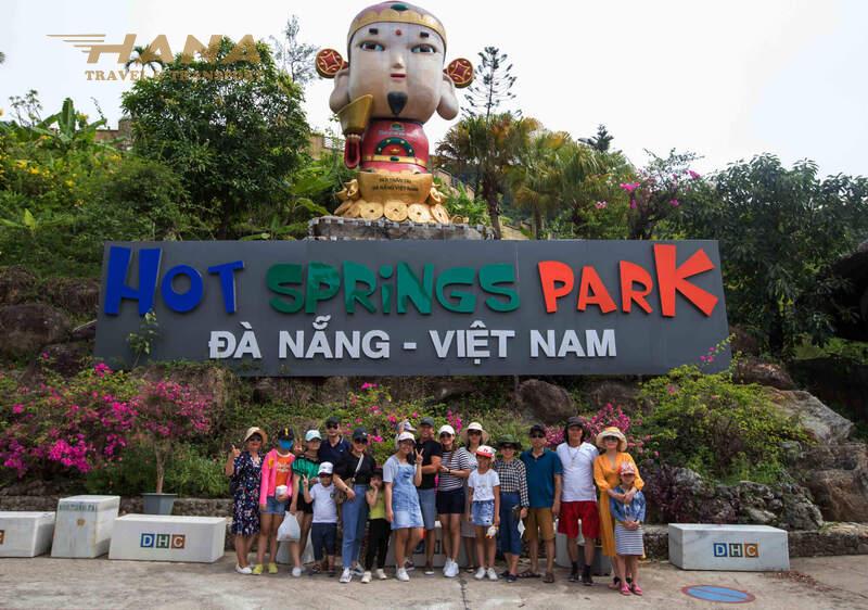 Vé vào cổng Núi Thần tài