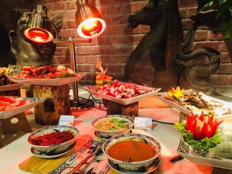 Review thực đơn Buffet Núi Thần Tài