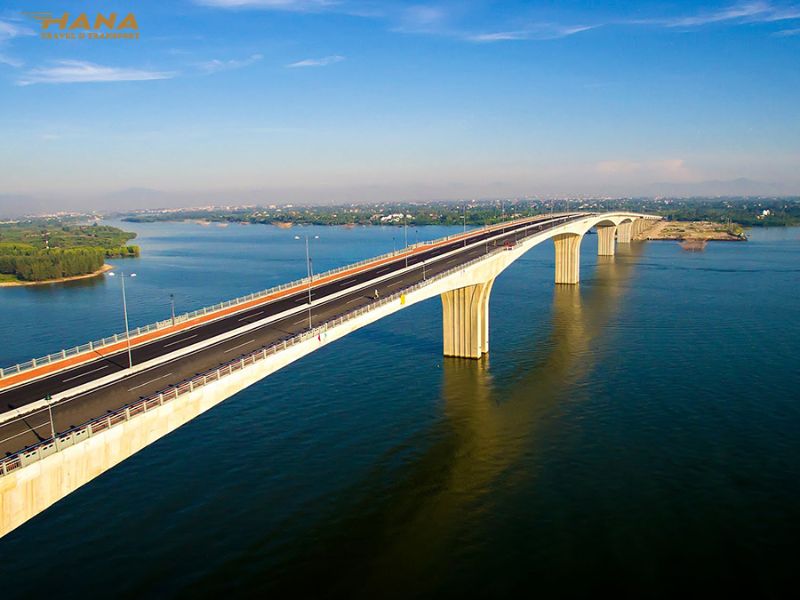 Tuyến đường dọc biển qua Cầu Cửa Đại