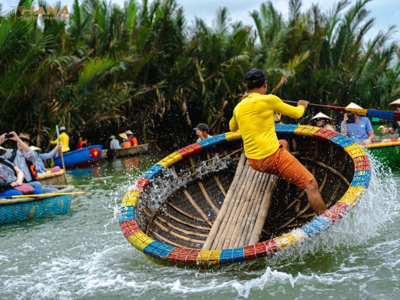 Xem biểu diễn múa thúng cảm giác mạnh