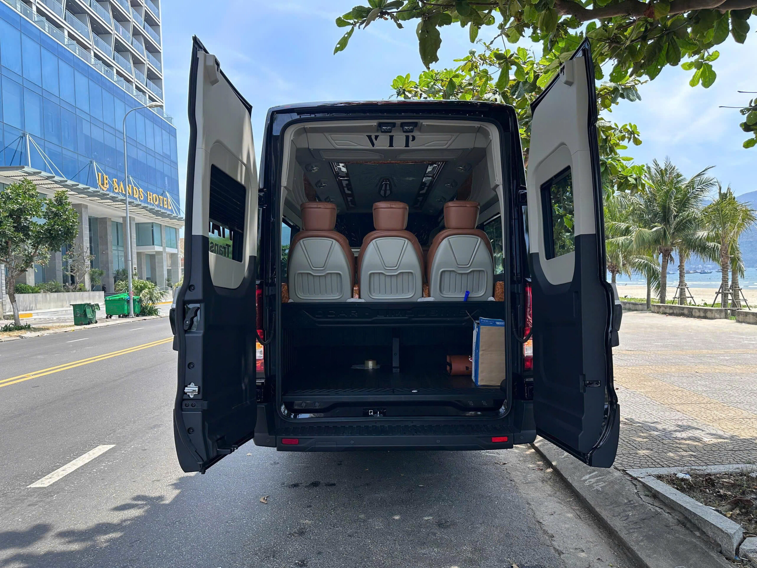 Hình ảnh xe Limousine tại Hana