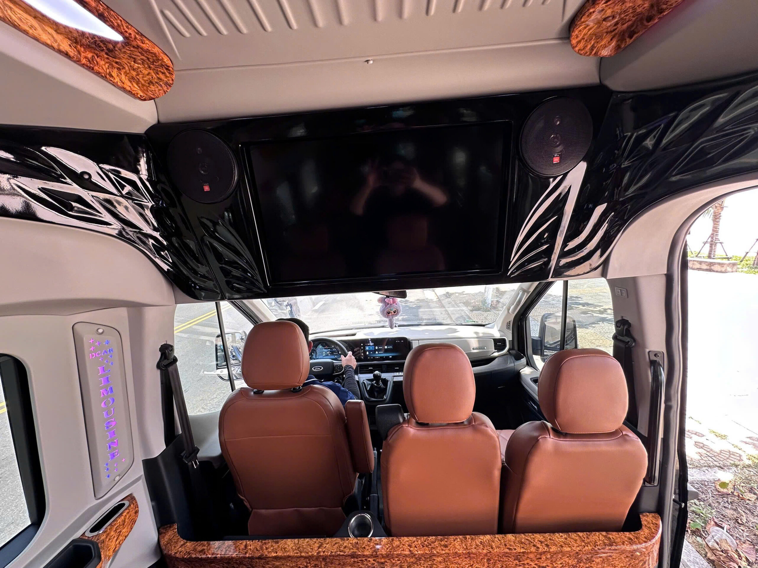 Hình ảnh xe Limousine tại Hana