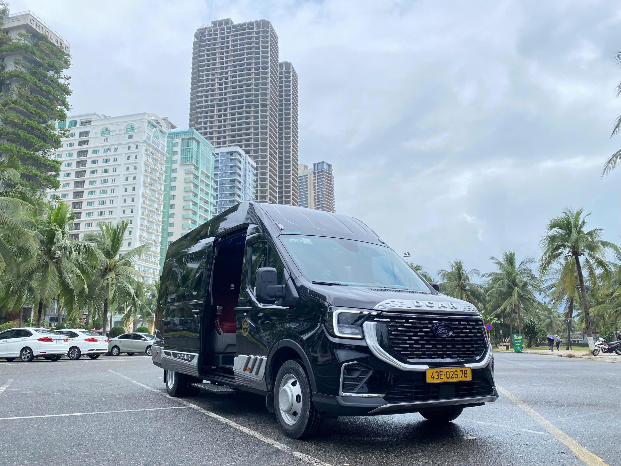 Lựa chọn xe sang trọng giá hợp lý